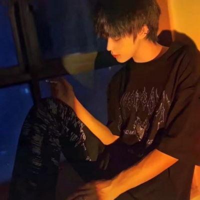 娱乐吃瓜的头像男真人